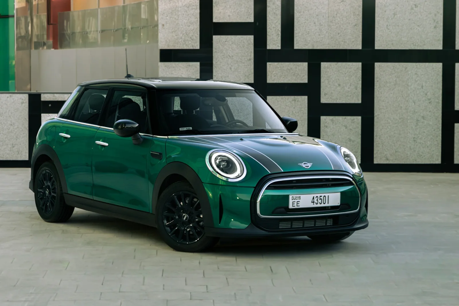 Huren Mini Cooper  Groente 2024 in Abu Dhabi - 10 