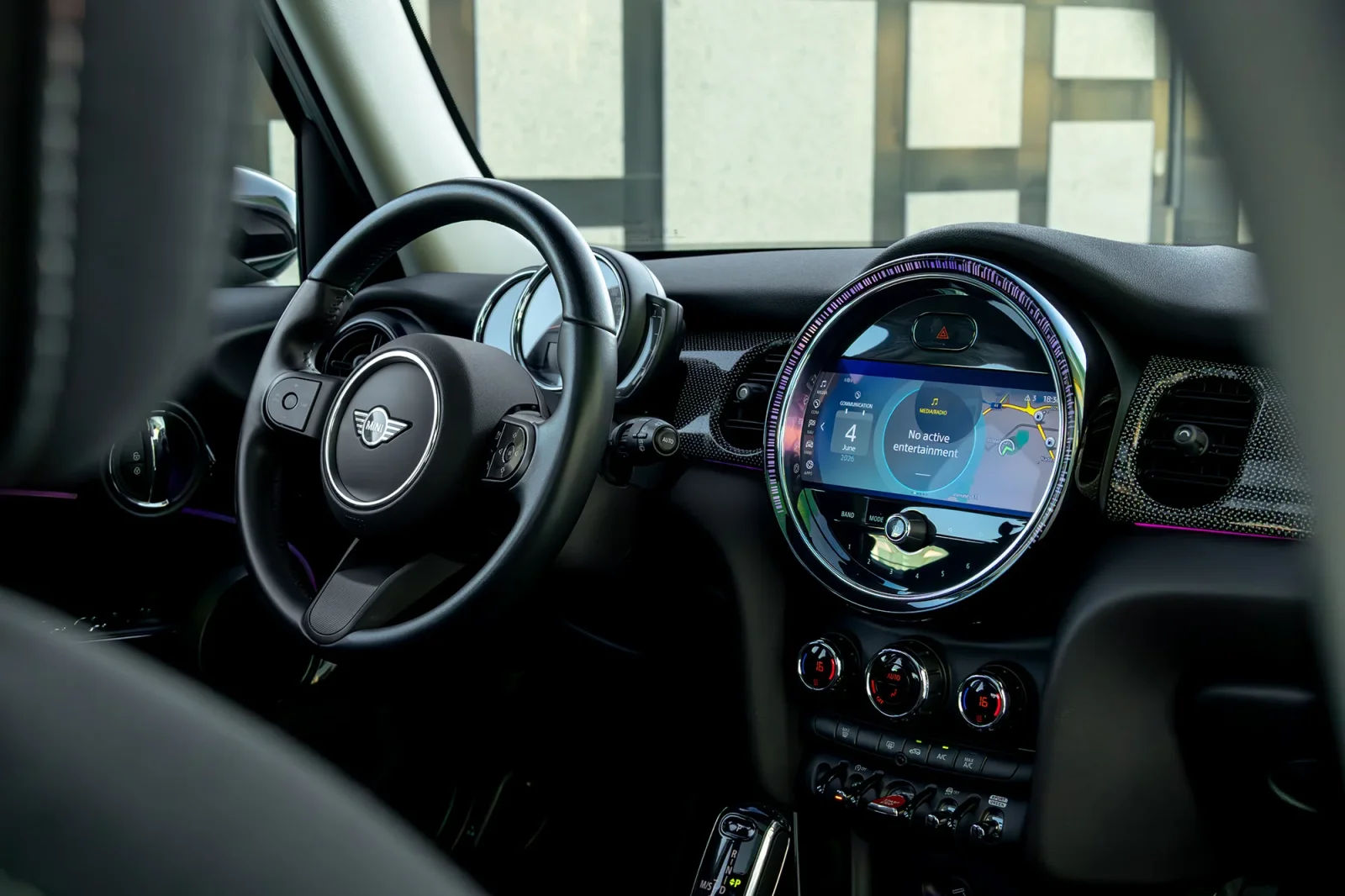 Huren Mini Cooper  Groente 2024 in Abu Dhabi - 4 