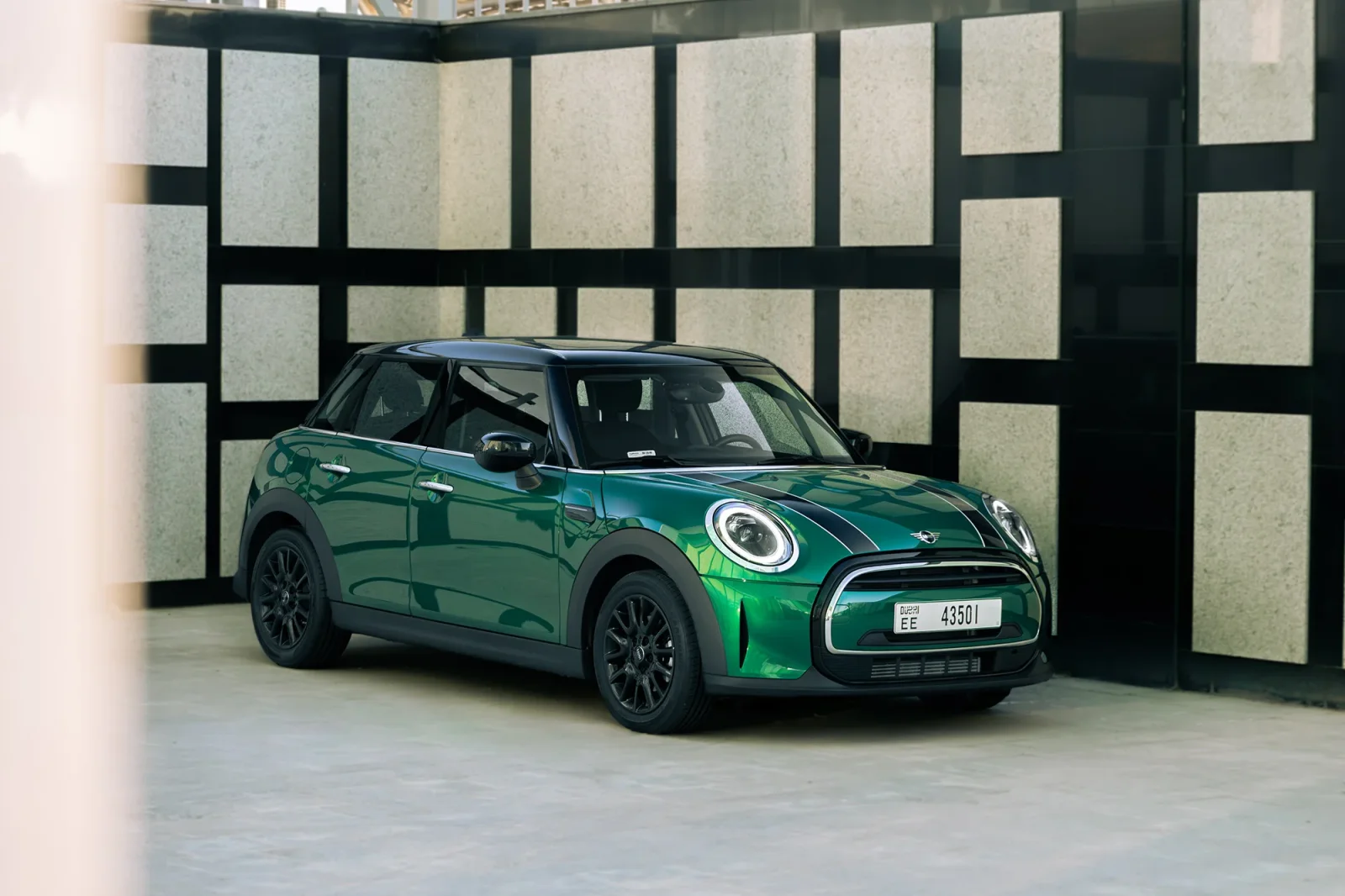 Huren Mini Cooper  Groente 2024 in Abu Dhabi - 8 