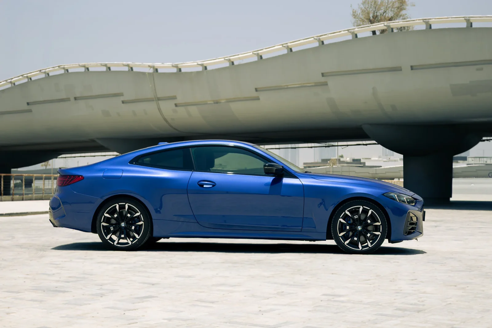 Huren BMW 4-Series 440 Blauw 2025 in Abu Dhabi - 10 