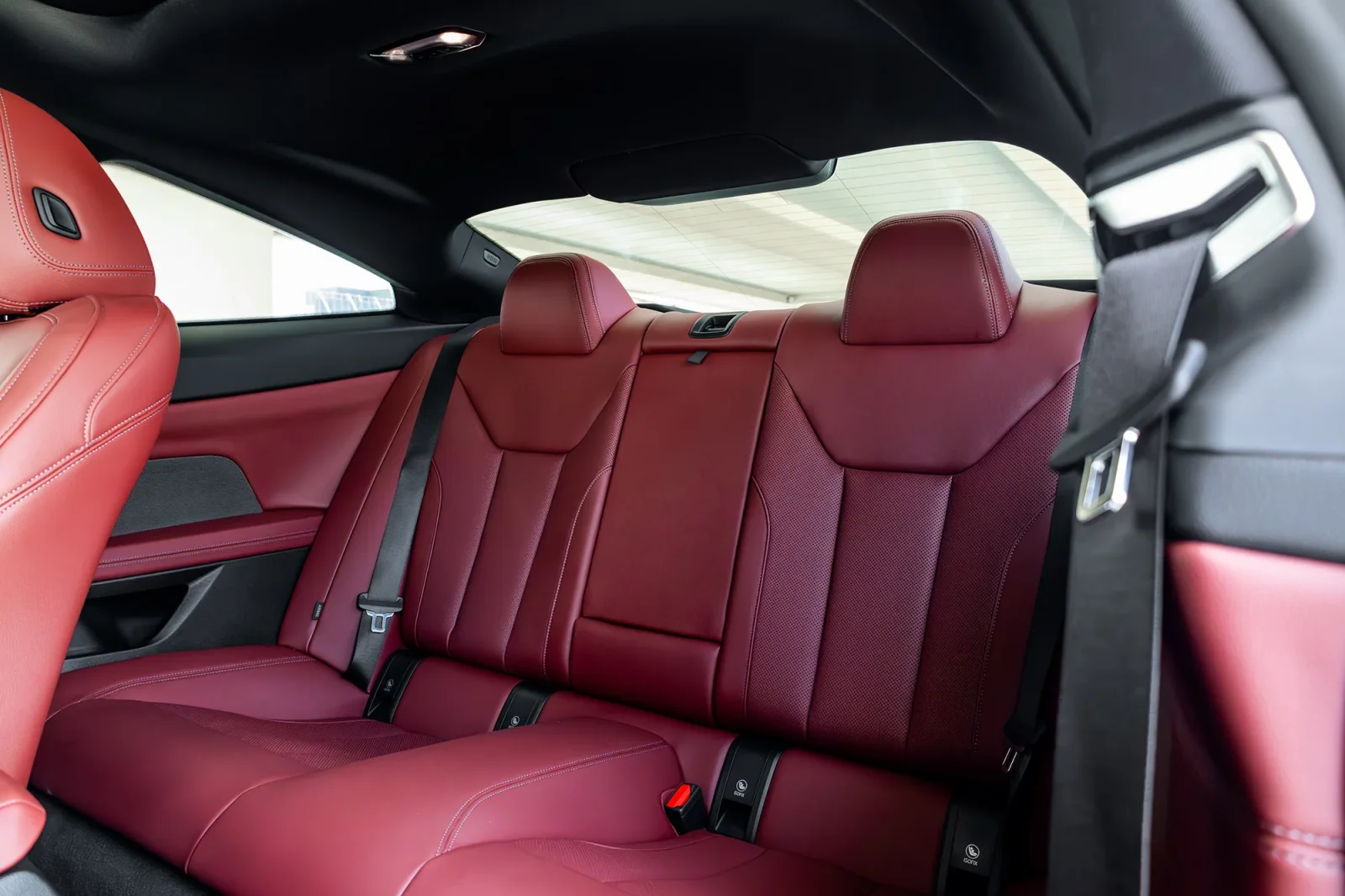 Huren BMW 4-Series 440 Blauw 2025 in Abu Dhabi - 7 