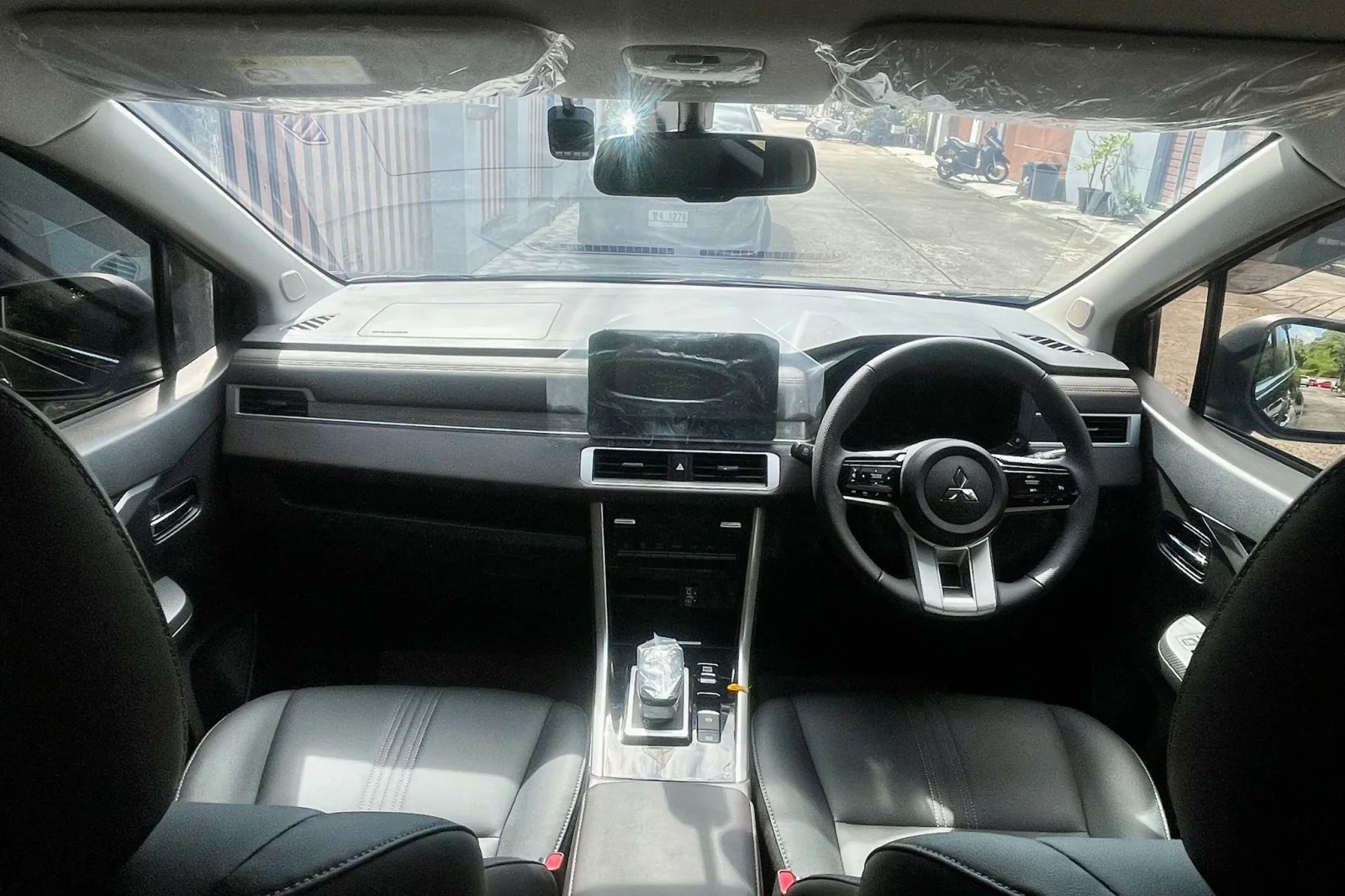 Miete Mitsubishi Xpander  Schwarz 2025 in der Phuket - 1 