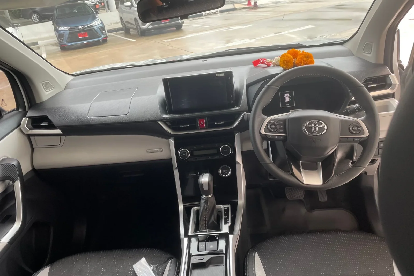 Miete Toyota Veloz  Weiß 2022 in der Phuket - 2 