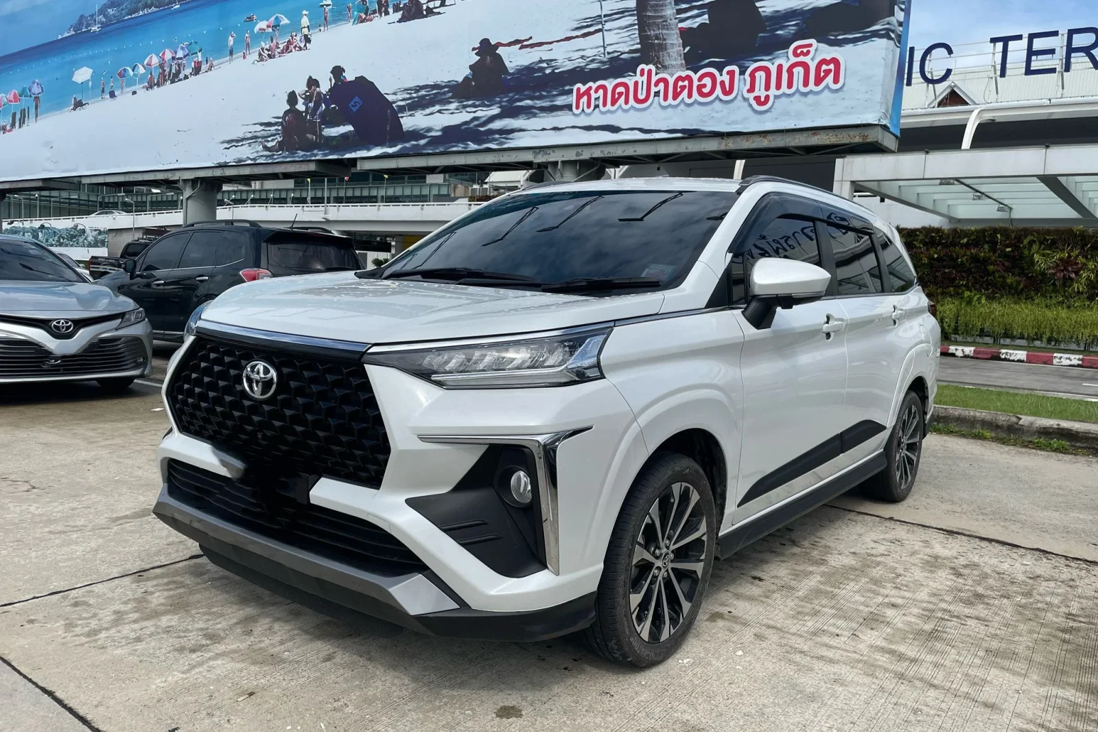 Miete Toyota Veloz  Weiß 2022 in der Phuket