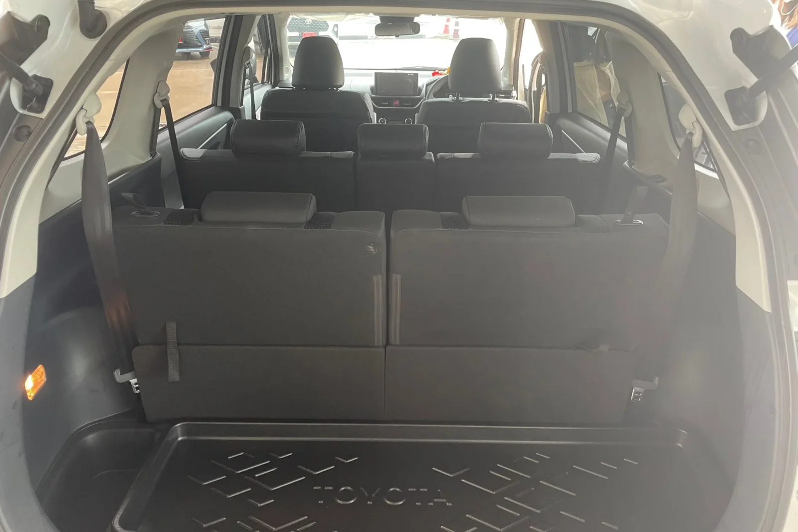 Miete Toyota Veloz  Weiß 2022 in der Phuket - 3 