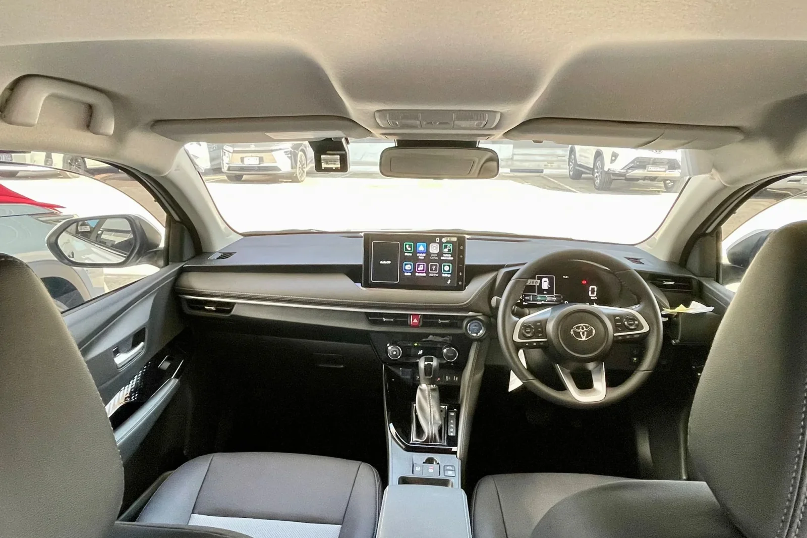 Miete Toyota Yaris Ativ HEV Weiß 2026 in der Phuket - 2 