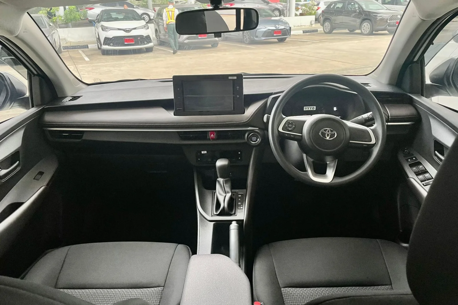 Miete Toyota Yaris Ativ Weiß 2023 in der Phuket - 2 