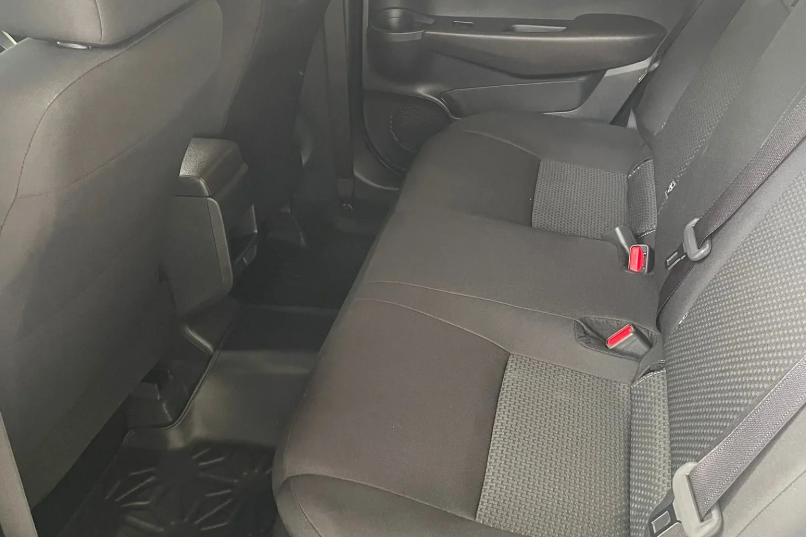 Miete Toyota Yaris Ativ Weiß 2023 in der Phuket - 3 