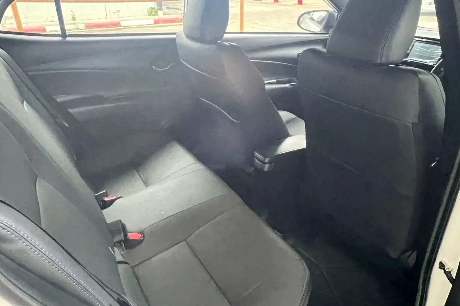Miete Toyota Yaris  Weiß 2022 in der Phuket - 3 