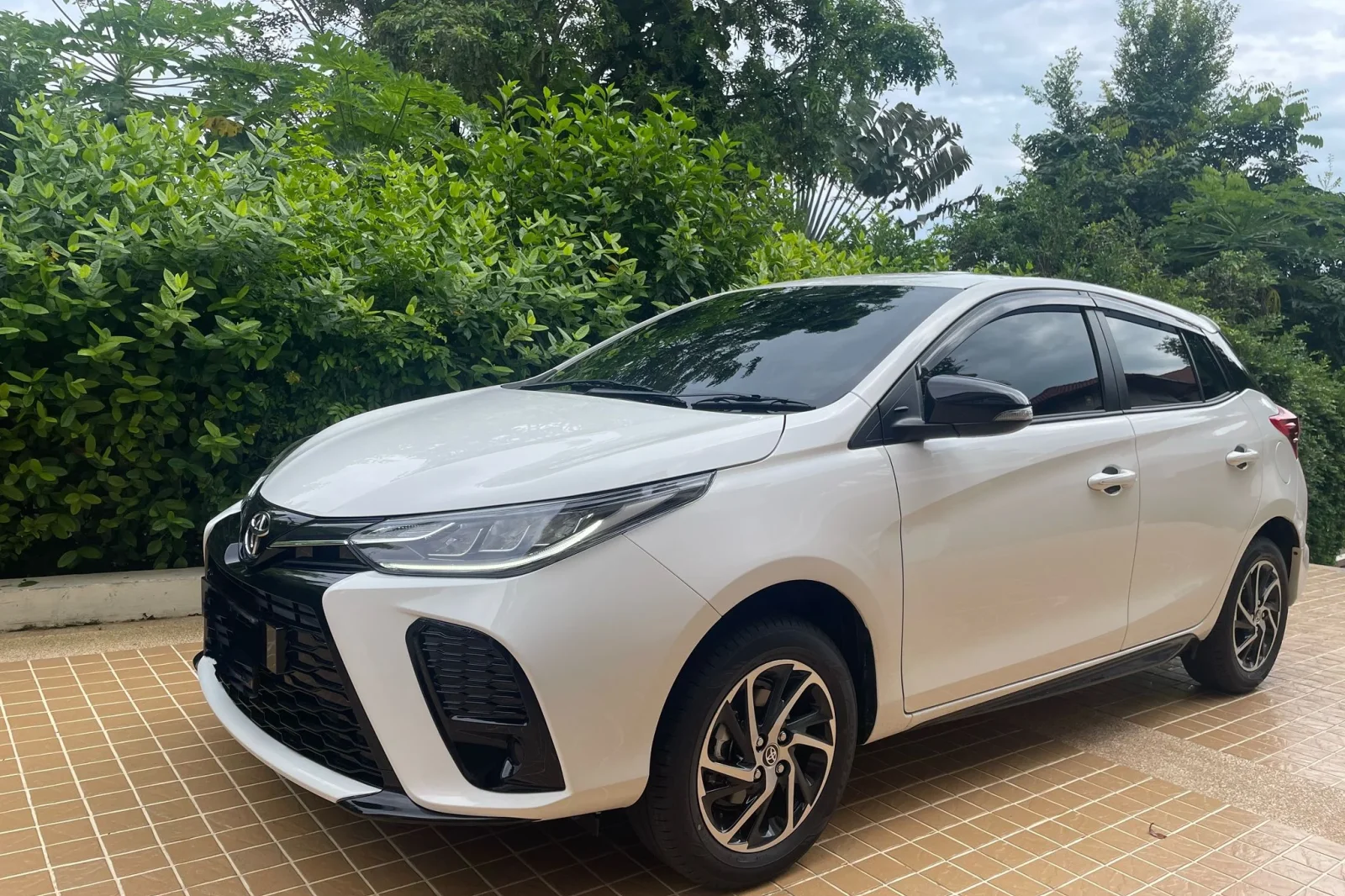 Miete Toyota Yaris  Weiß 2022 in der Phuket