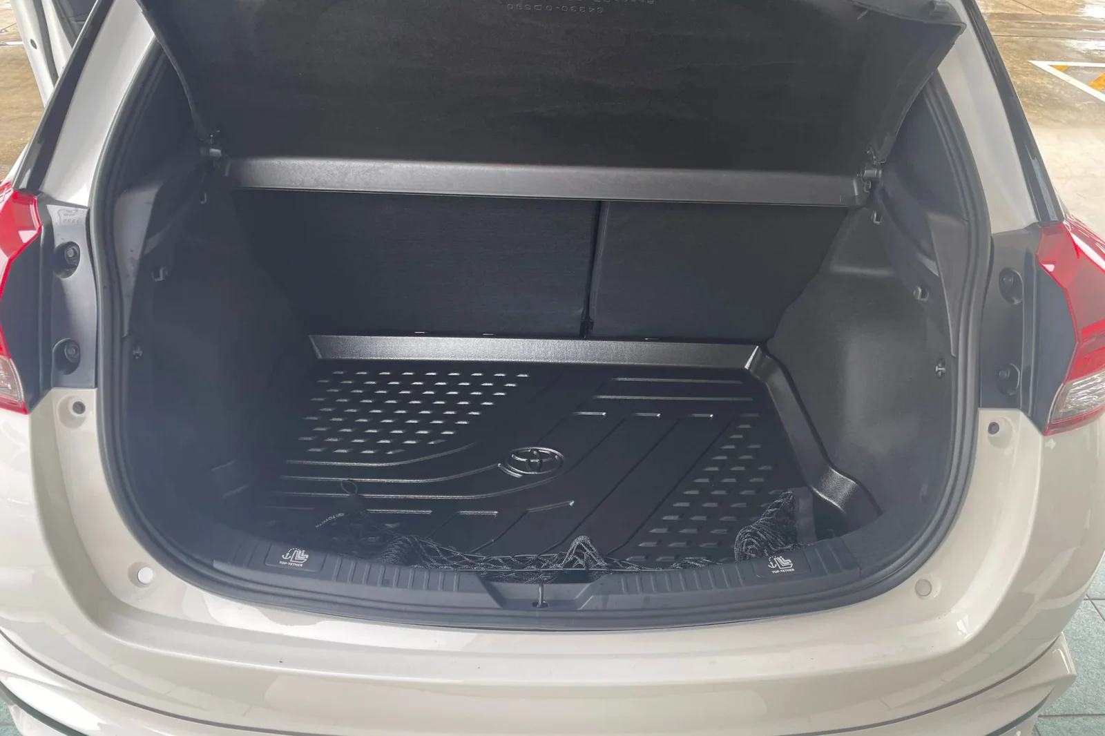 Miete Toyota Yaris  Weiß 2022 in der Phuket - 4 