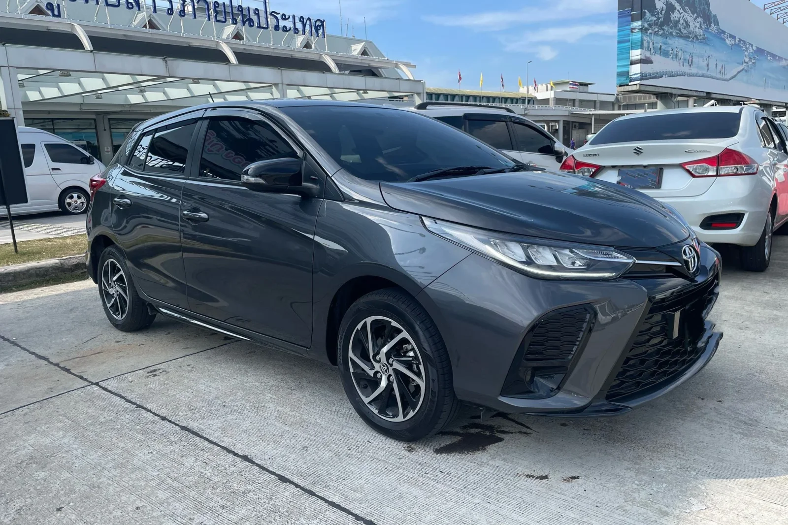 Miete Toyota Yaris  Schwarz 2022 in der Phuket