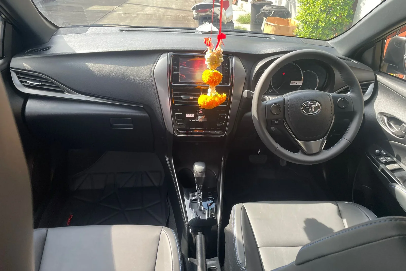 Miete Toyota Yaris  Schwarz 2022 in der Phuket - 3 