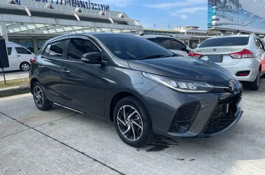 Toyota Yaris Schwarz 2022