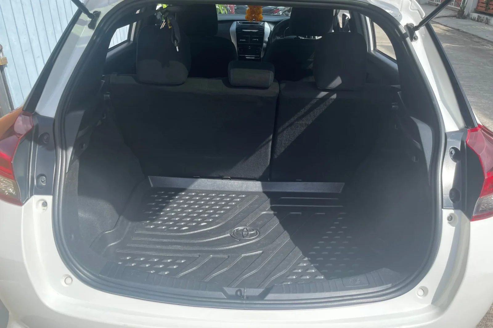 Miete Toyota Yaris  Weiß 2019 in der Phuket - 4 