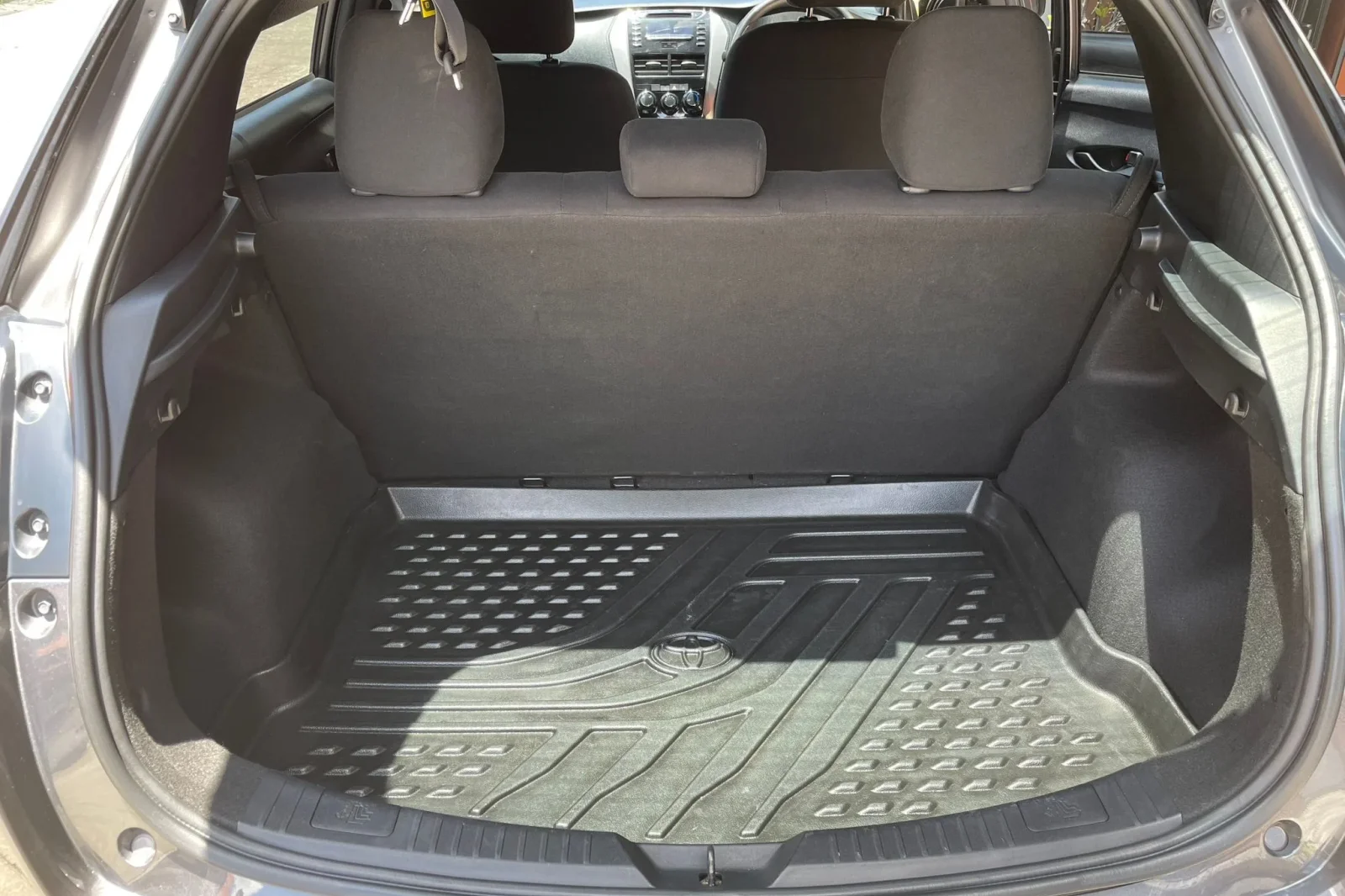 Miete Toyota Yaris  Schwarz 2019 in der Phuket - 4 