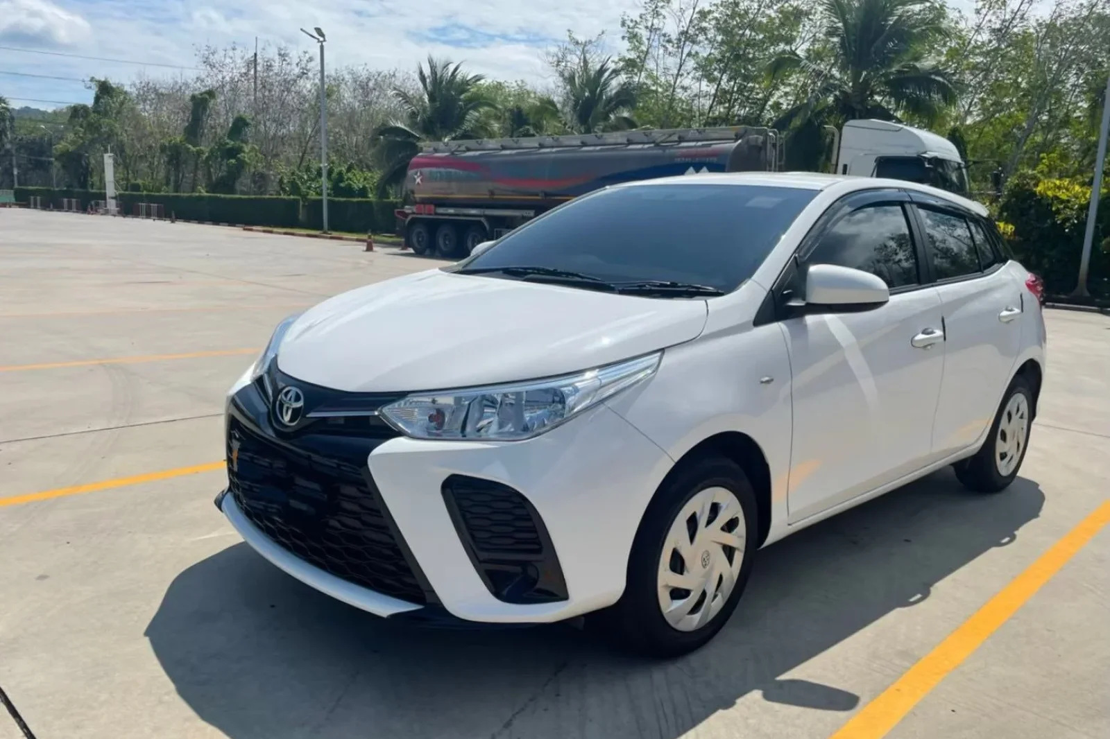 Miete Toyota Yaris  Weiß 2022 in der Phuket