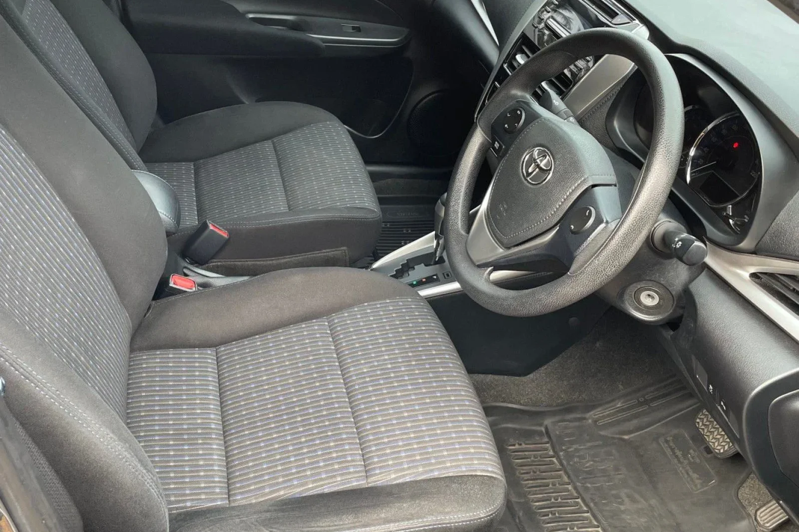 Rent Toyota Yaris Ativ White 2019 in Phuket - 2 