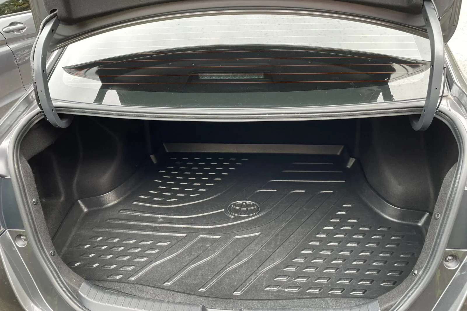 Rent Toyota Yaris Ativ White 2019 in Phuket - 4 