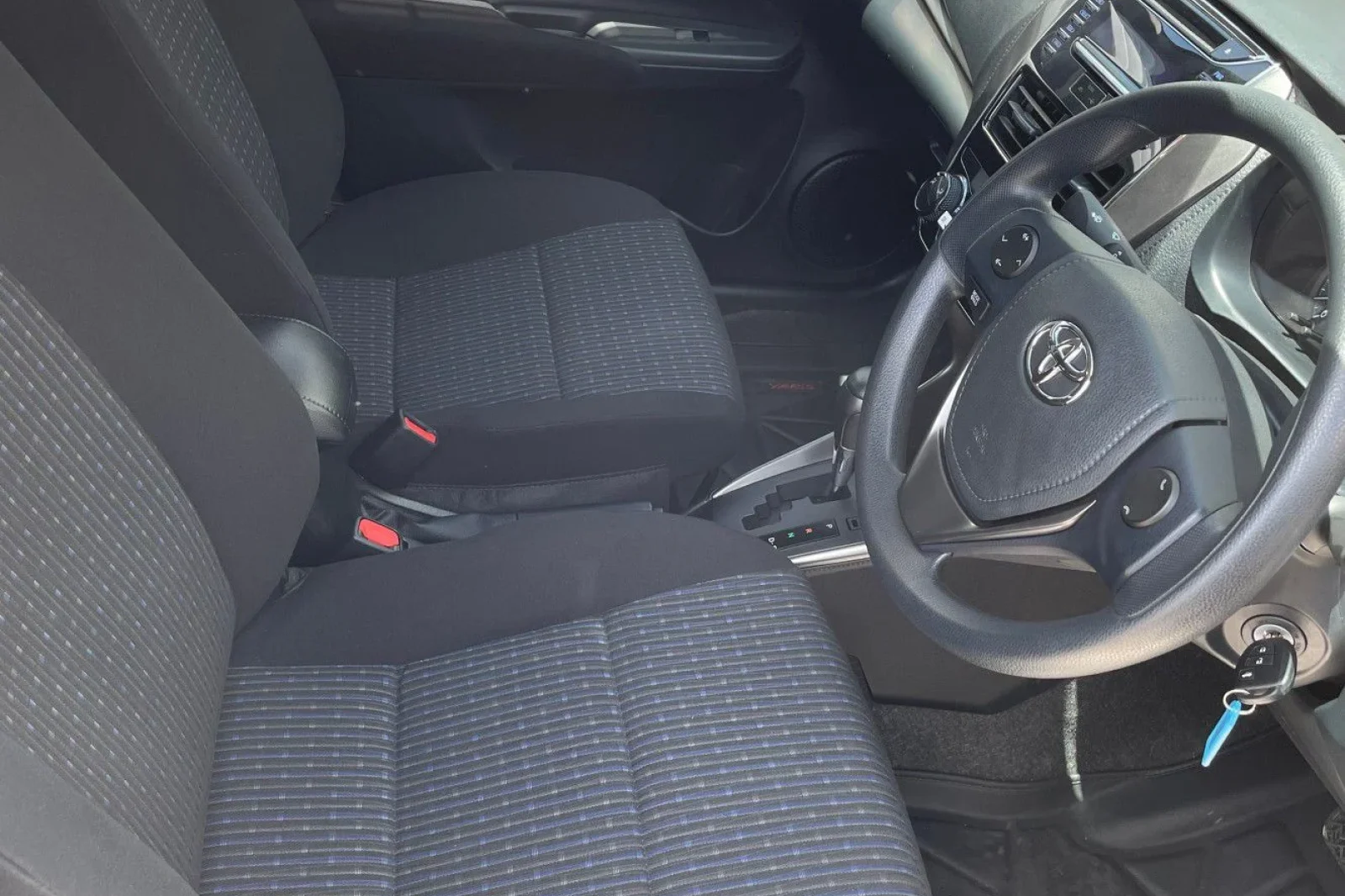 Miete Toyota Yaris Ativ Weiß 2022 in der Phuket - 3 