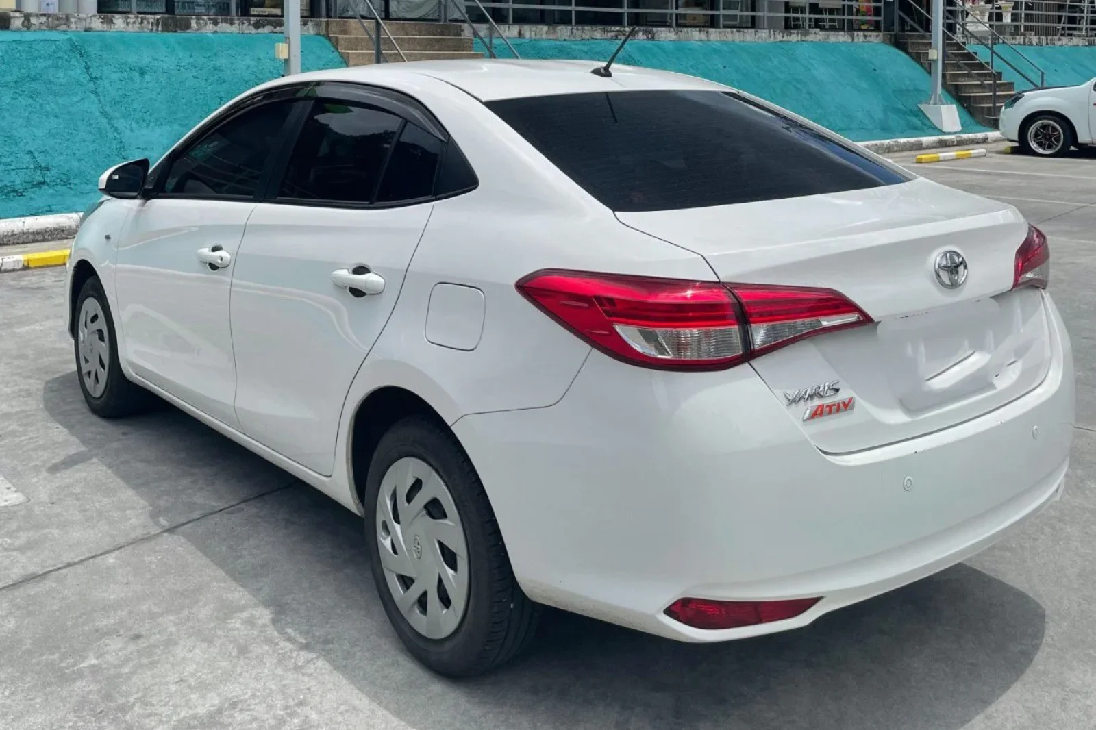 Miete Toyota Yaris Ativ Weiß 2022 in der Phuket - 2 