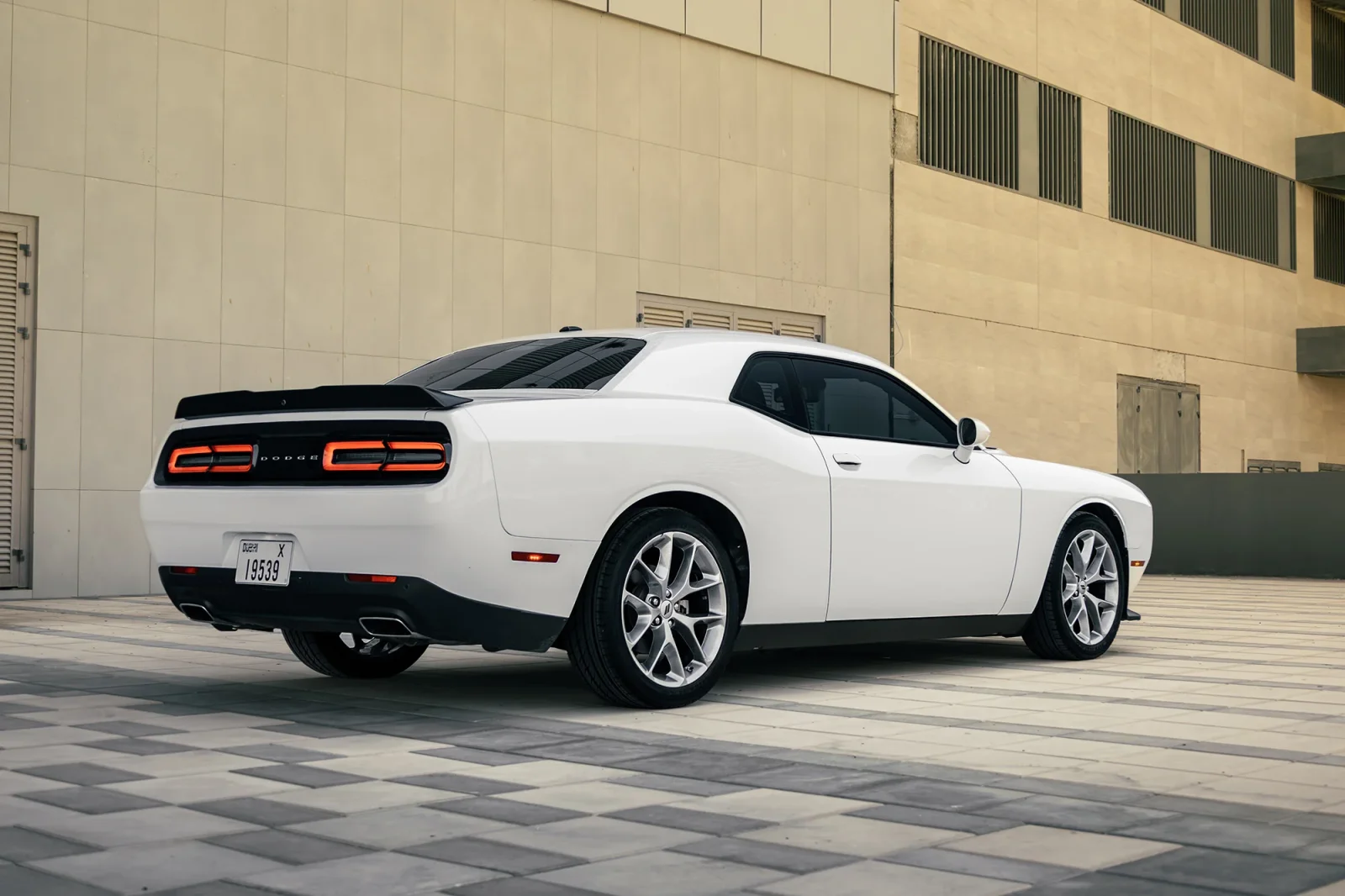 Huren Dodge Challenger GT Wit 2023 in Abu Dhabi - 15 