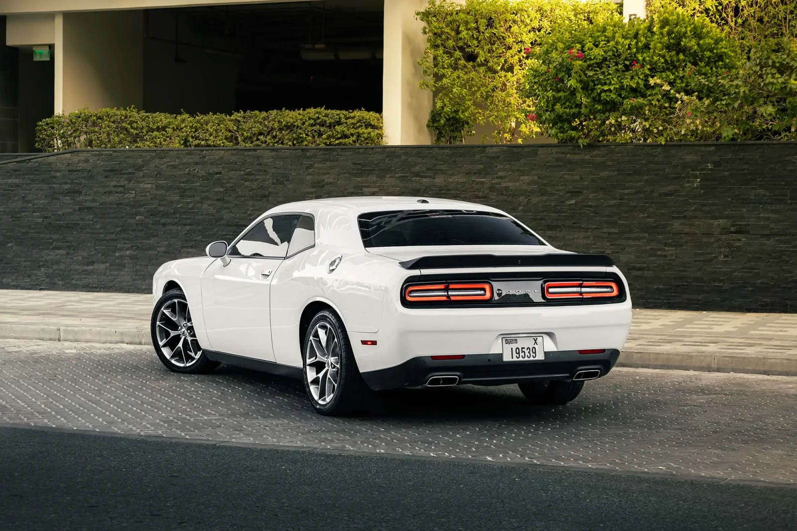 Huren Dodge Challenger GT Wit 2023 in Abu Dhabi - 9 