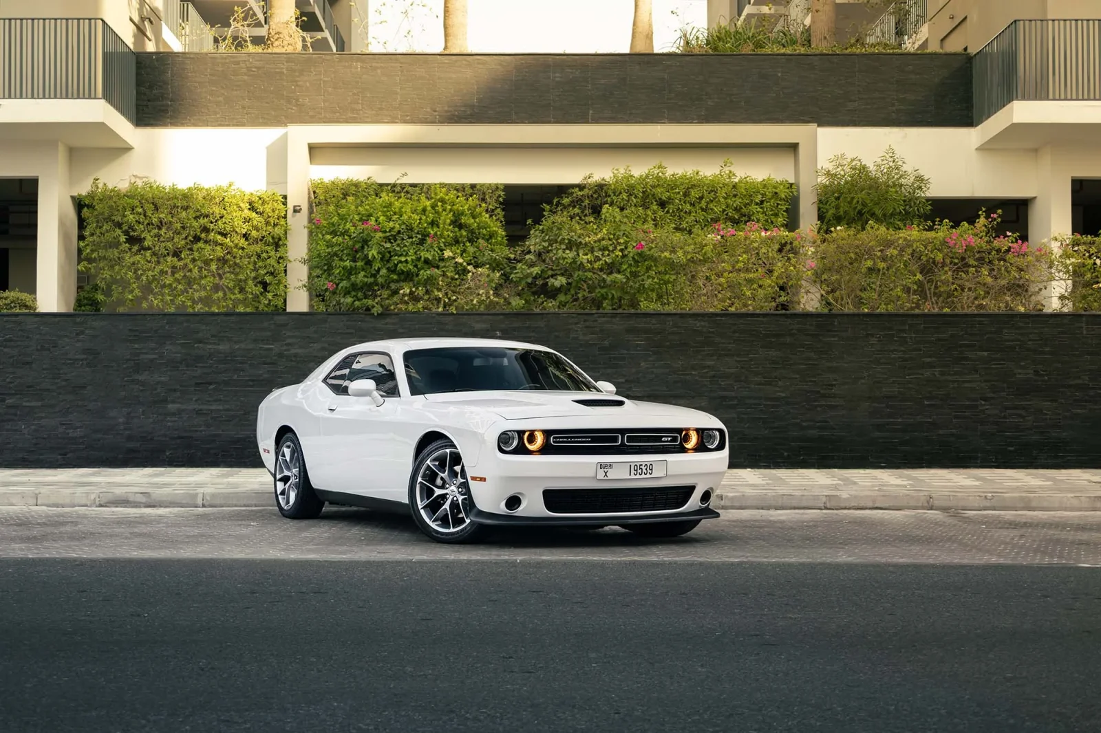 Huren Dodge Challenger GT Wit 2023 in Abu Dhabi
