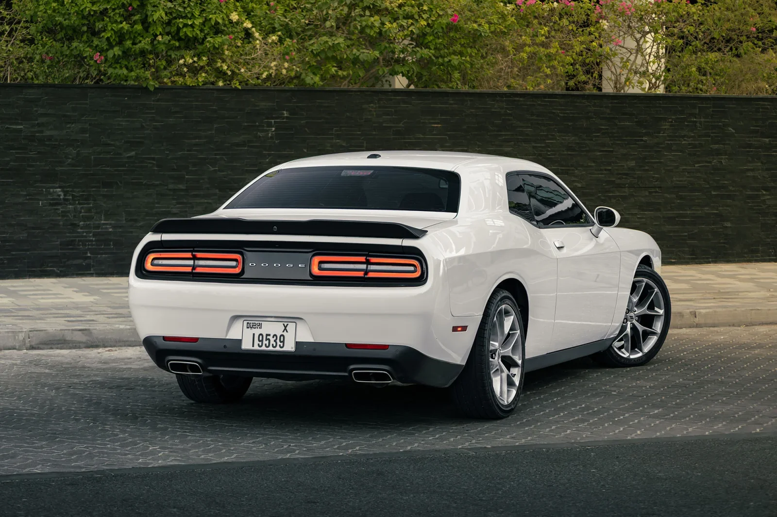 Huren Dodge Challenger GT Wit 2023 in Abu Dhabi - 7 