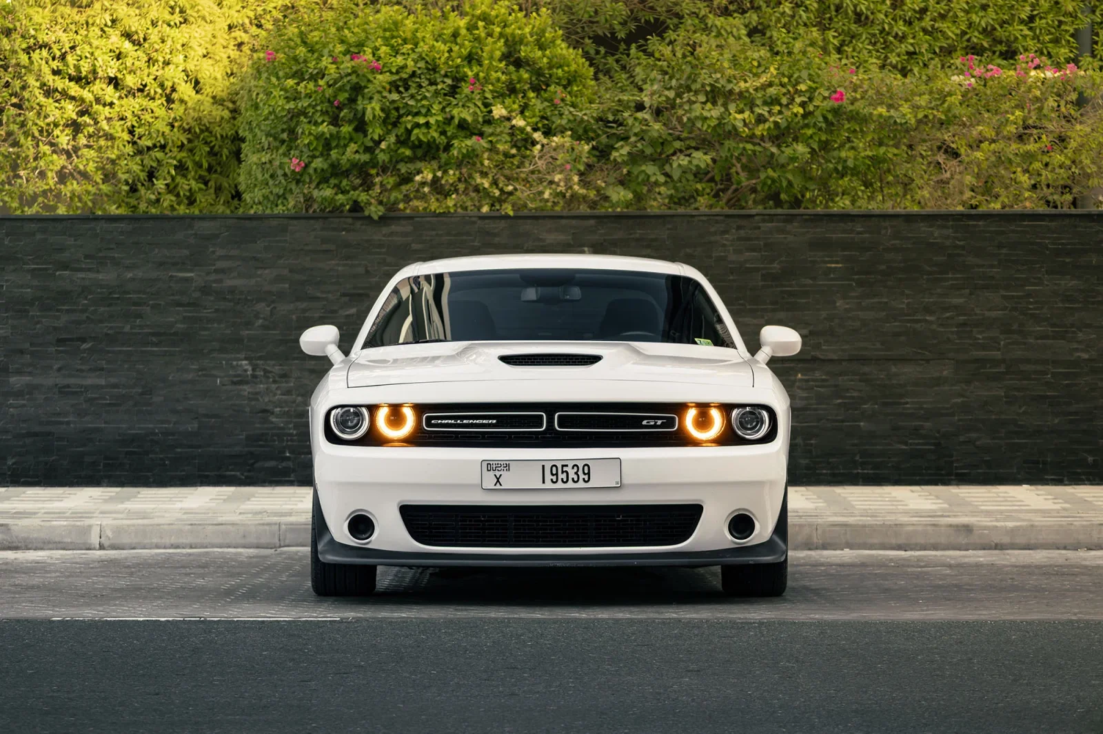 Huren Dodge Challenger GT Wit 2023 in Abu Dhabi - 2 