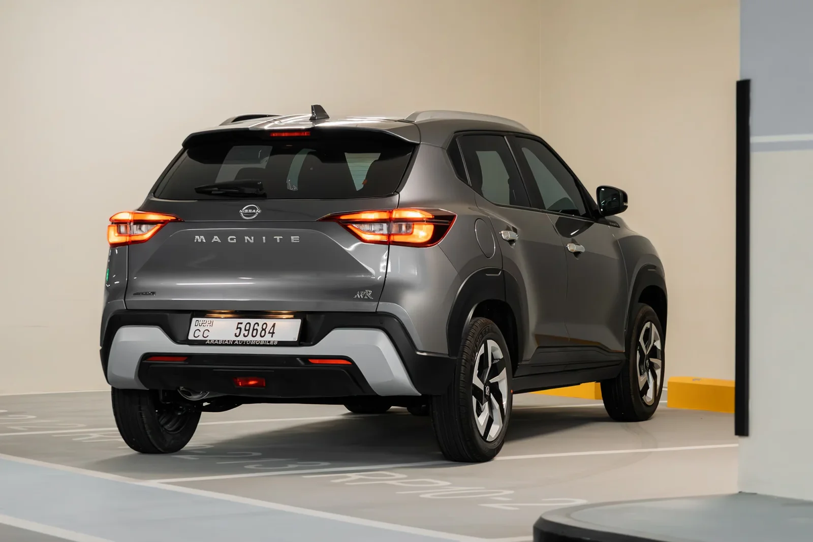Miete Nissan Magnite  Grau 2025 in der Abu Dhabi - 12 