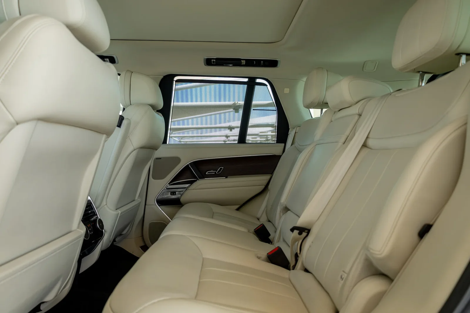 Rent Land Rover Range Rover HSE Black 2023 in Abu Dhabi - 6 