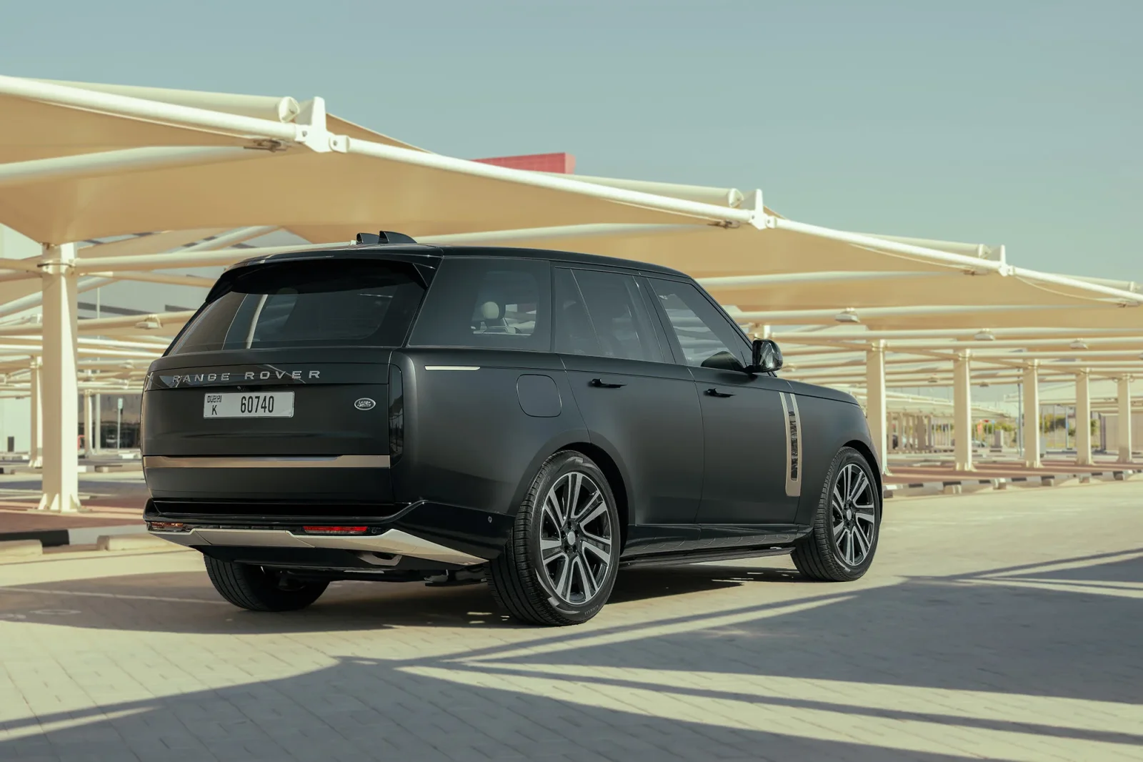 Rent Land Rover Range Rover HSE Black 2023 in Abu Dhabi - 14 
