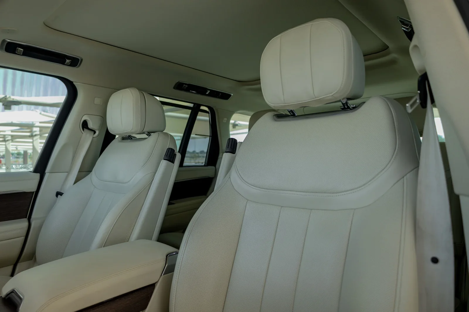 Rent Land Rover Range Rover HSE Black 2023 in Abu Dhabi - 10 