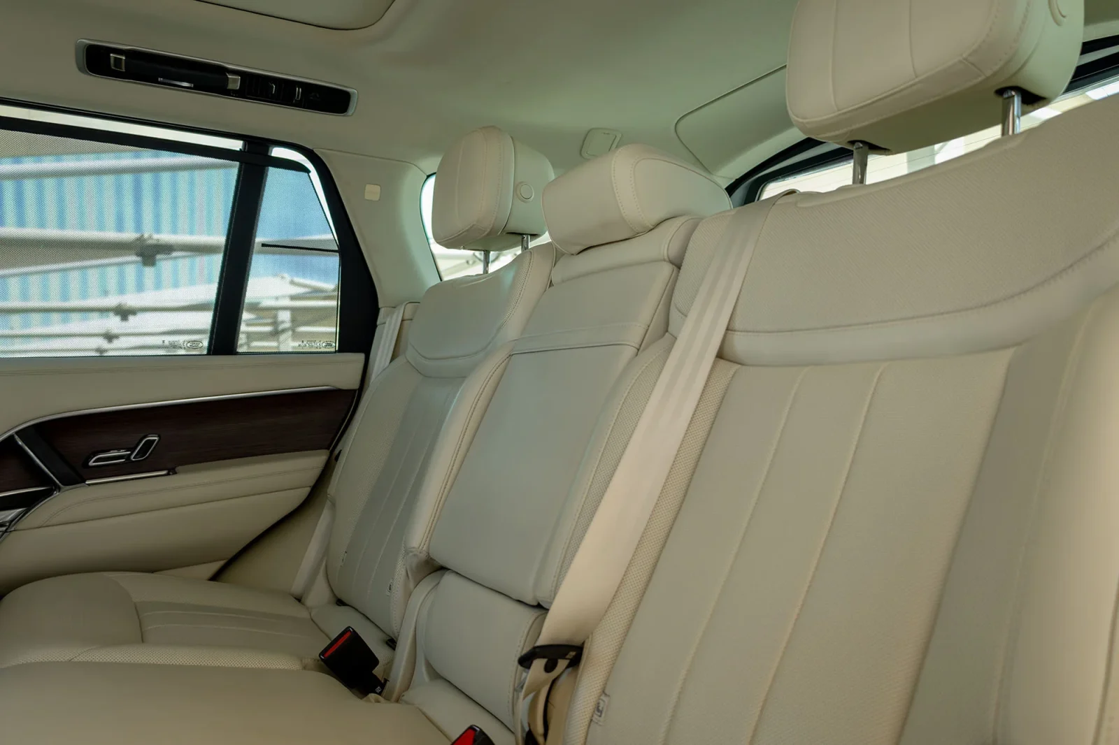 Rent Land Rover Range Rover HSE Black 2023 in Abu Dhabi - 11 