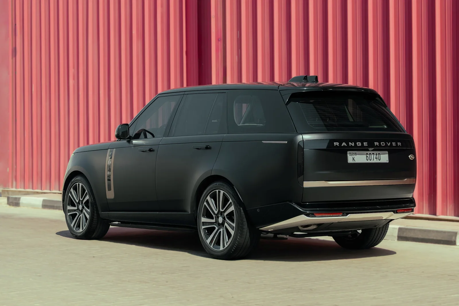 Rent Land Rover Range Rover HSE Black 2023 in Abu Dhabi - 13 
