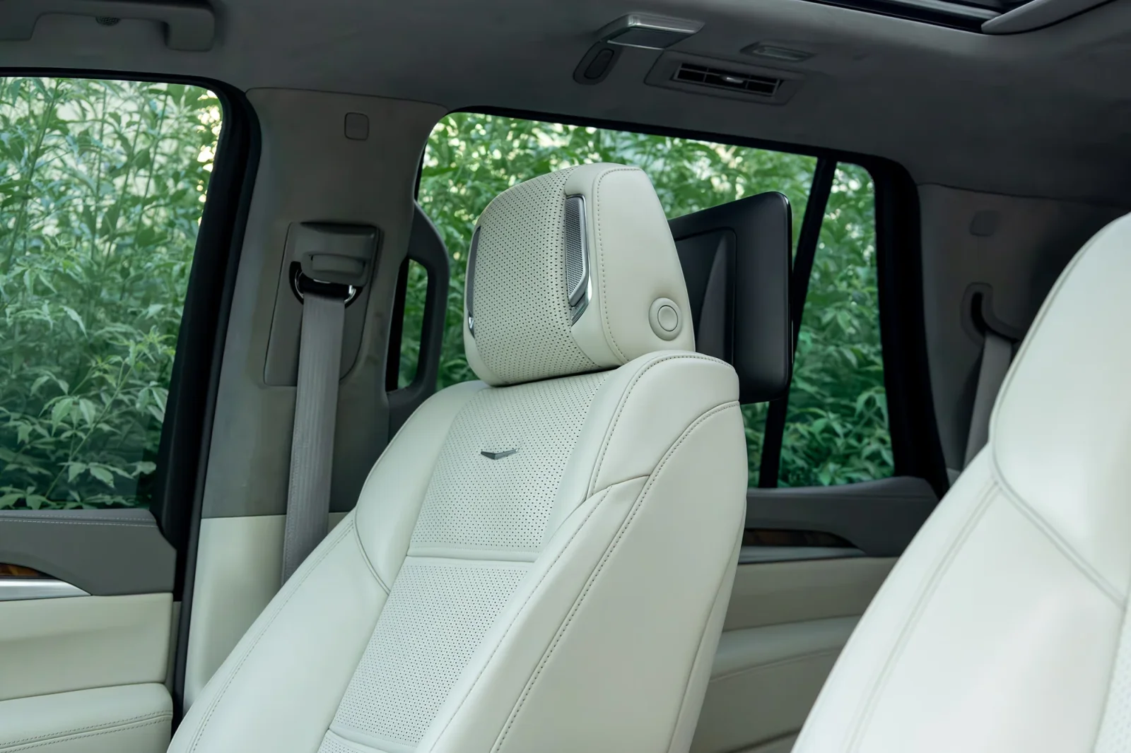 Rent Cadillac Escalade  Black 2025 in Abu Dhabi - 8 