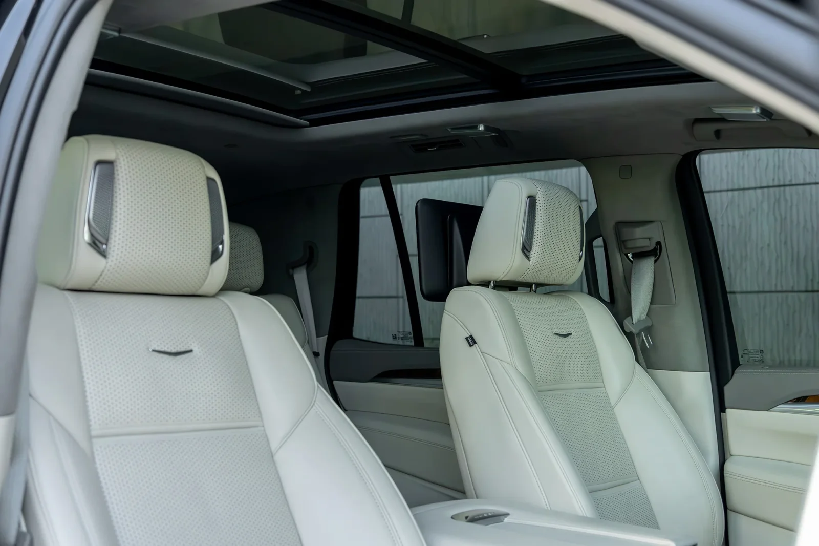 Rent Cadillac Escalade  Black 2025 in Abu Dhabi - 11 