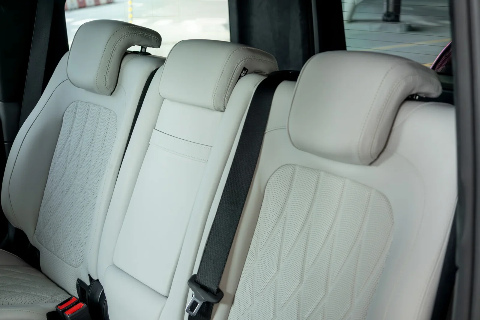 Alquiler Mercedes-Benz G-Class 63 AMG Gris 2025 en Abu Dabi - 5 