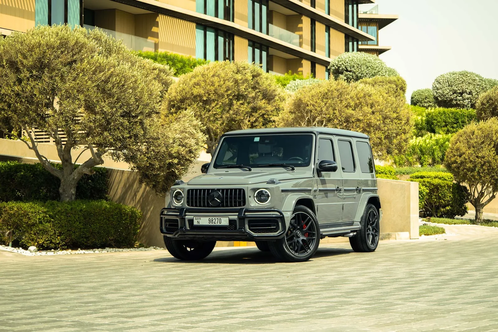 Alquiler Mercedes-Benz G-Class 63 AMG Gris 2025 en Abu Dabi - 8 
