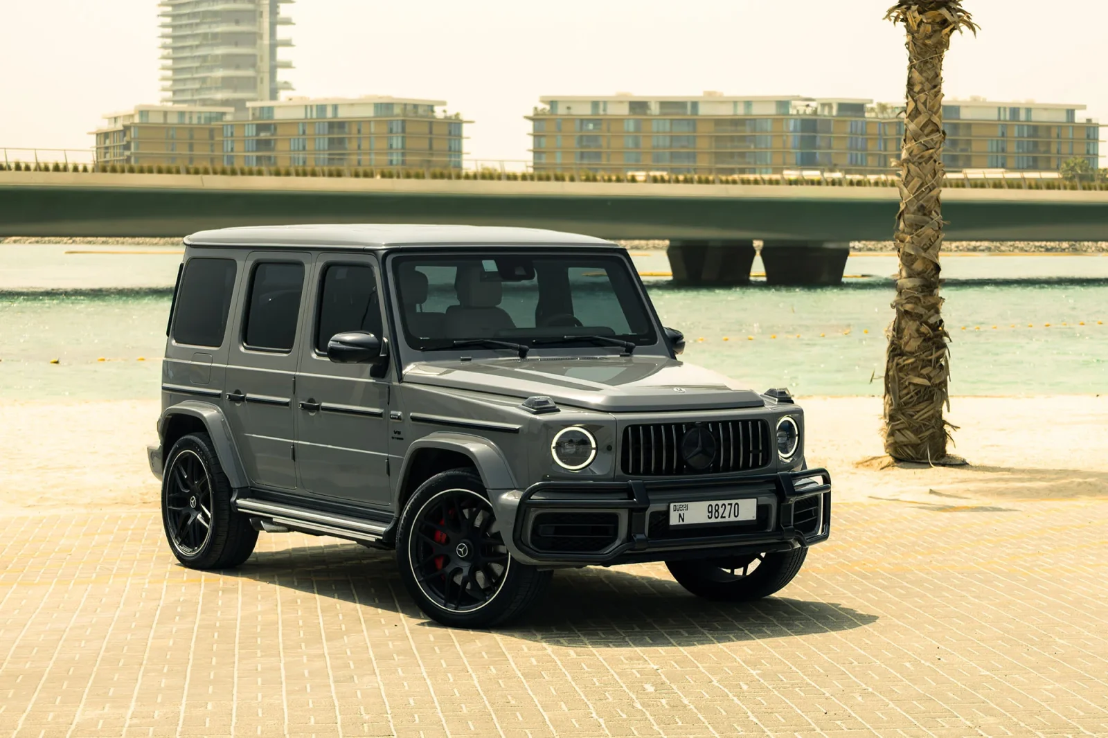 Alquiler Mercedes-Benz G-Class 63 AMG Gris 2025 en Abu Dabi - 2 