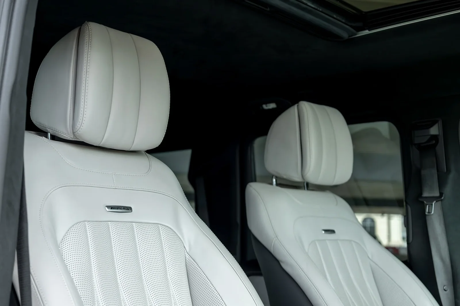 Alquiler Mercedes-Benz G-Class 63 AMG Gris 2025 en Abu Dabi - 9 