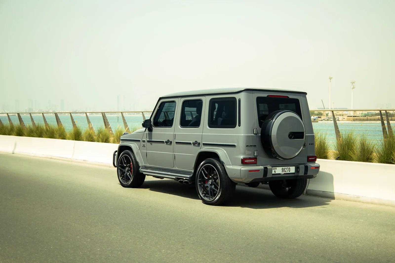 Alquiler Mercedes-Benz G-Class 63 AMG Gris 2025 en Abu Dabi - 6 