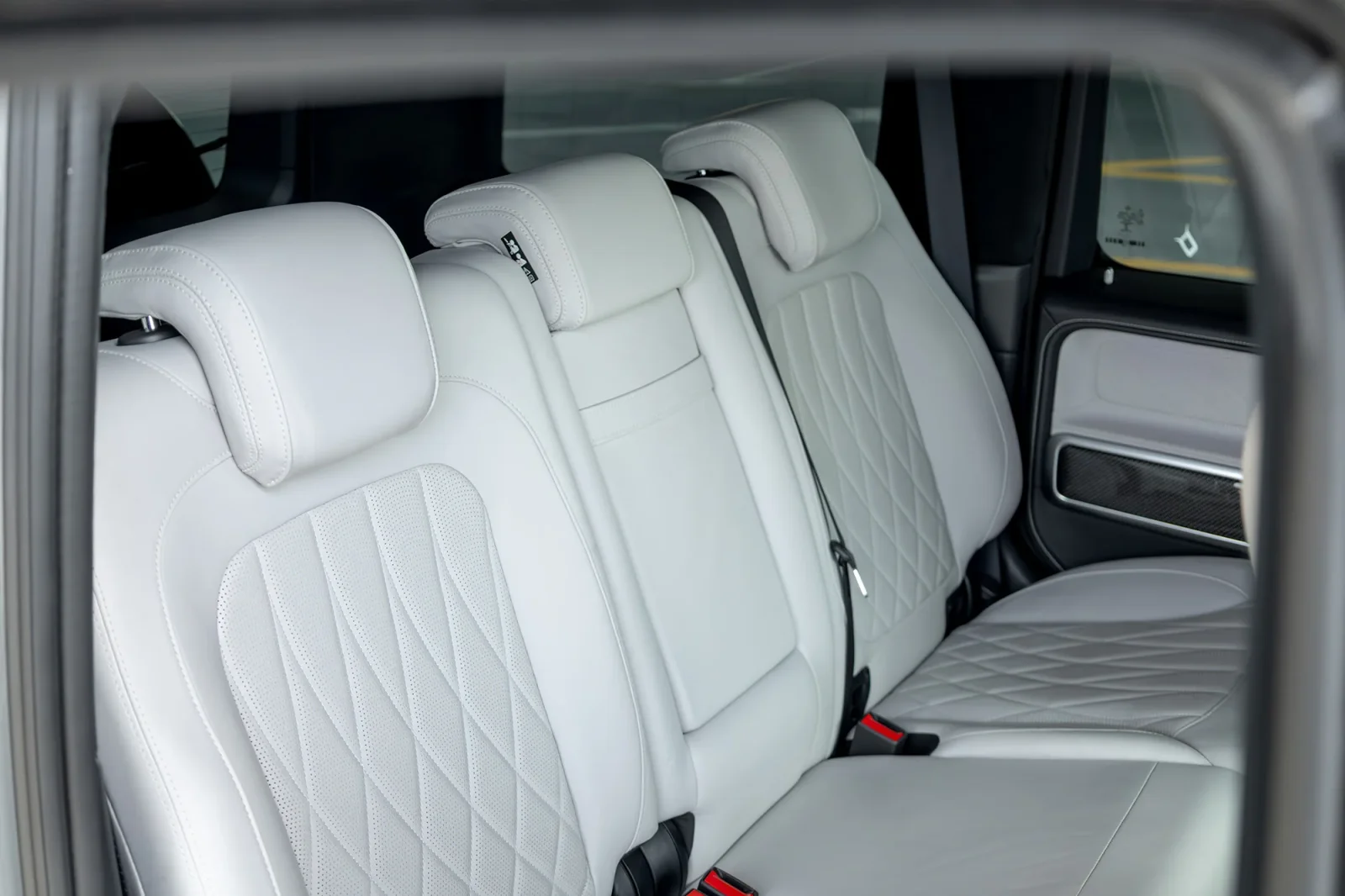 Alquiler Mercedes-Benz G-Class 63 AMG Gris 2025 en Abu Dabi - 13 