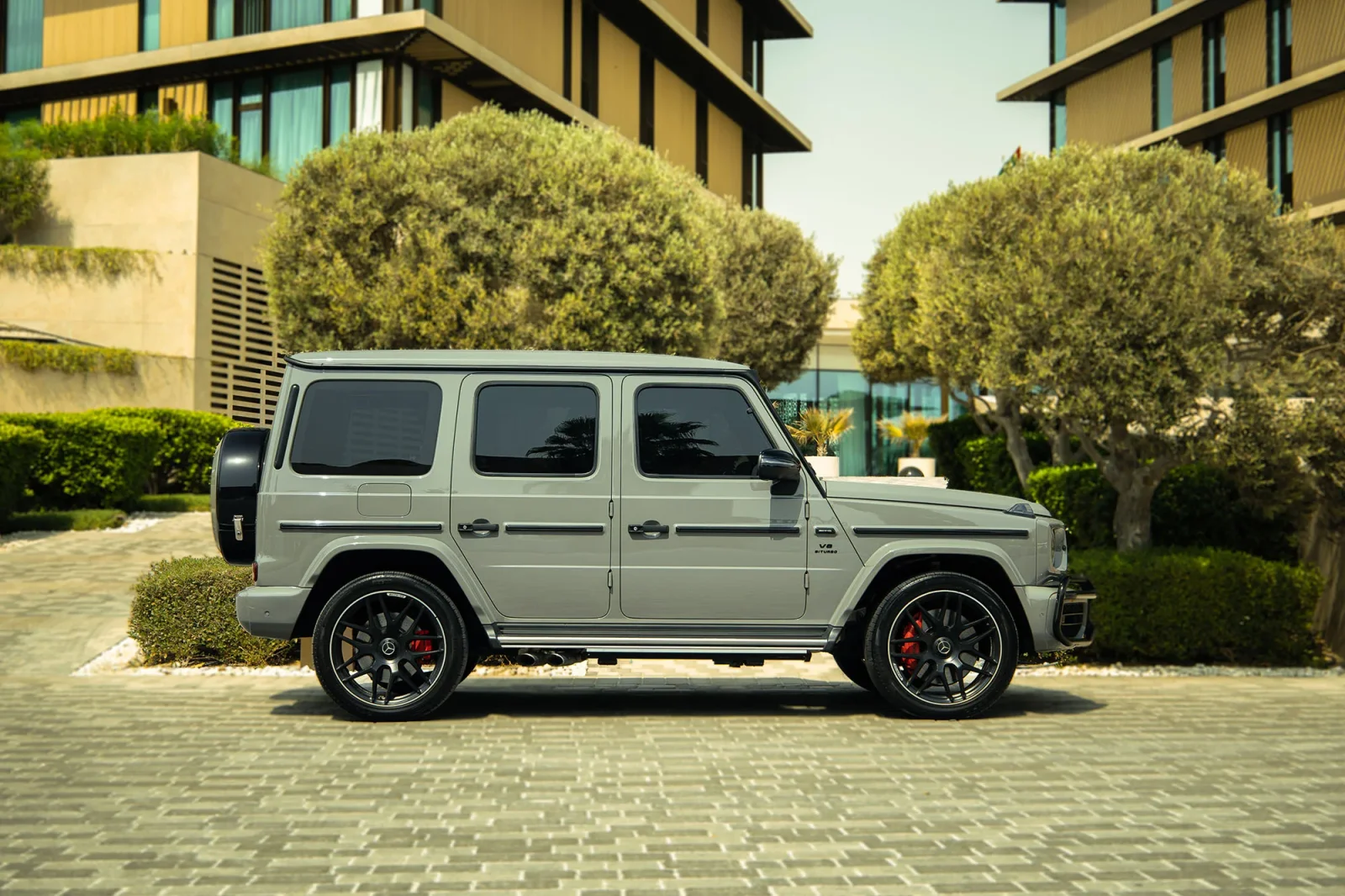 Alquiler Mercedes-Benz G-Class 63 AMG Gris 2025 en Abu Dabi - 14 