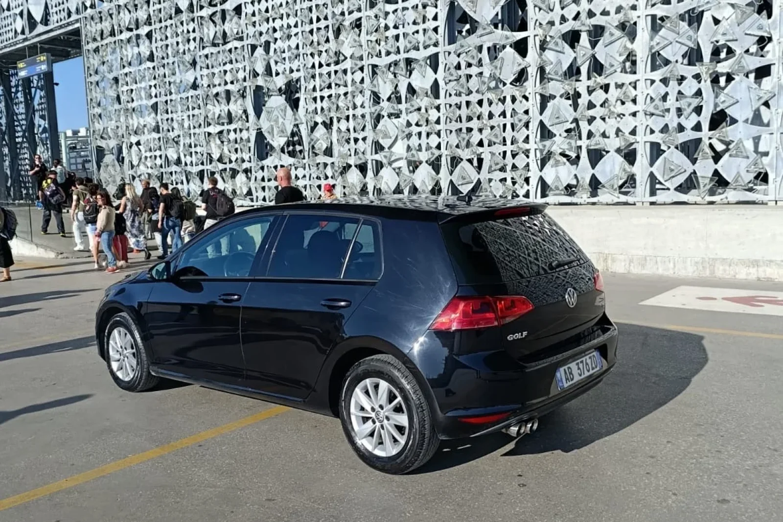 Miete Volkswagen Golf GOLF 7 Schwarz 2016 in der Tirana