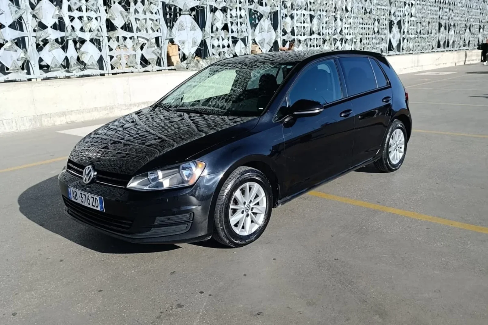 Miete Volkswagen Golf GOLF 7 Schwarz 2016 in der Tirana
