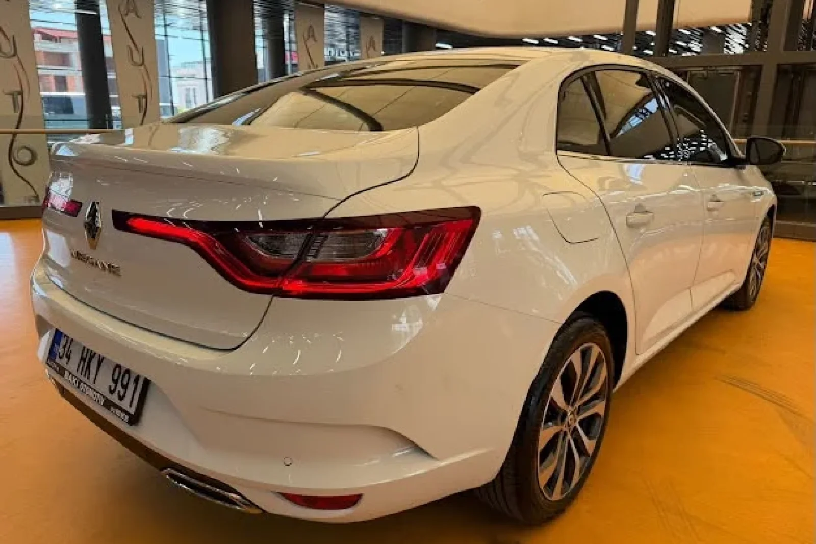 Affitto Renault Megane  Bianco 2023 in Istanbul