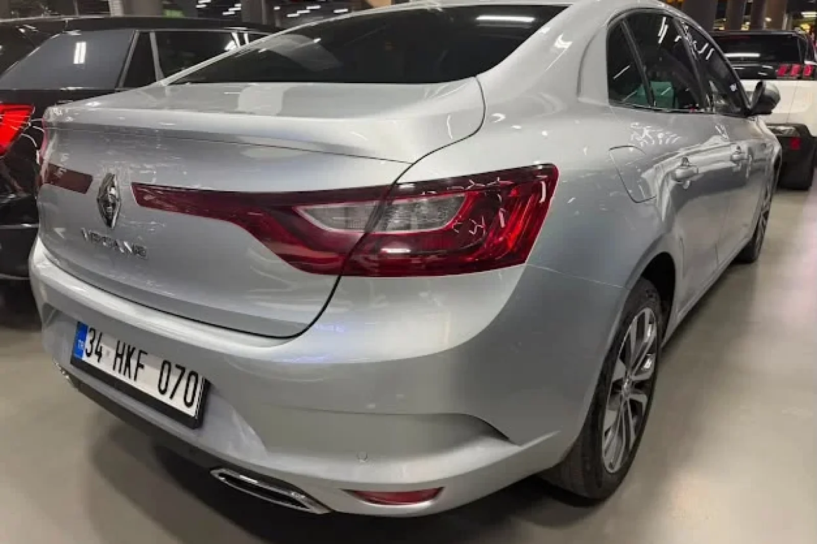 Affitto Renault Megane  Grigio 2023 in Istanbul - 4 