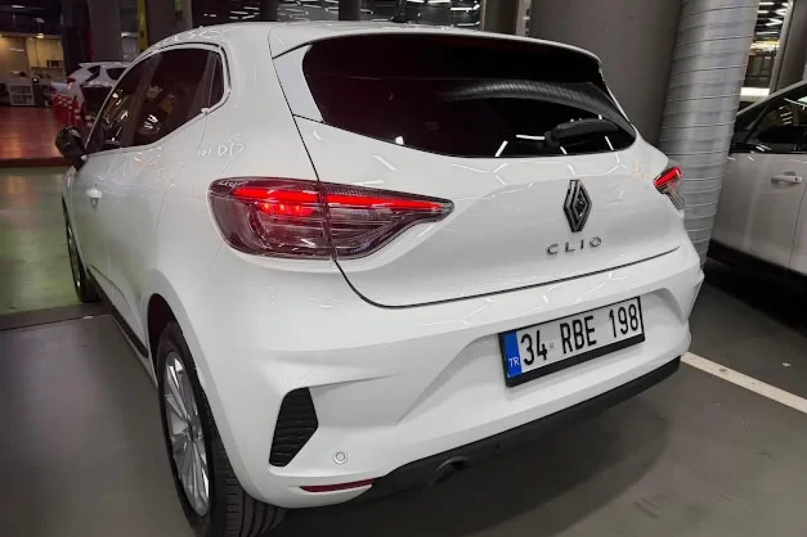Kiralık Renault Clio  Beyaz 2026 içinde İstanbul - 4 